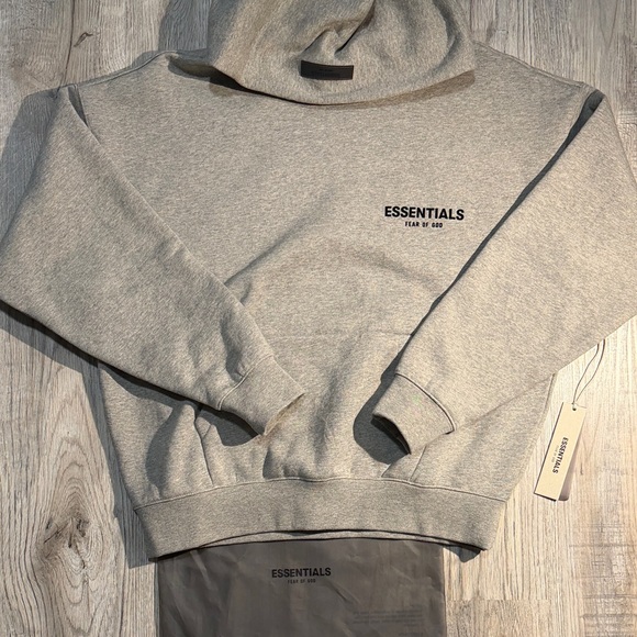 ESSENTIALS Sweatshirt - Picture 4 of 13